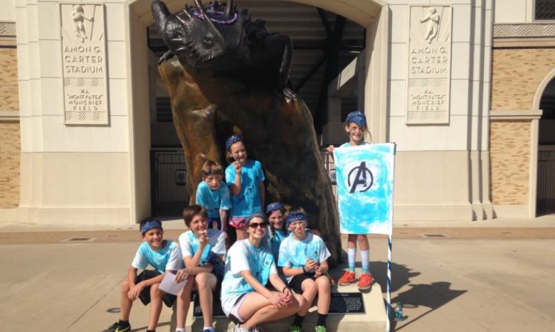 students in front of frog statue